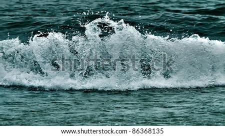 sea wave, spray emitted in all directions