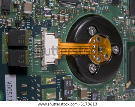Flexible circuit connecting hard drive spindle to main circuit board.