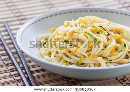 Spaghetti sauteed with carrot, onion and zucchini
