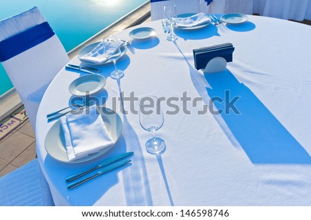 Photo round dining table served for three people.