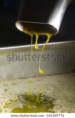 Olive oil poor fall out an modern oil mill