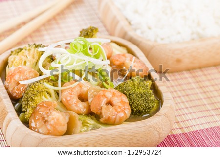 Prawns with Ginger and Spring Onion - Chinese dish of prawns, broccoli and water chestnuts with ginger and spring onion sauce served with steamed rice.