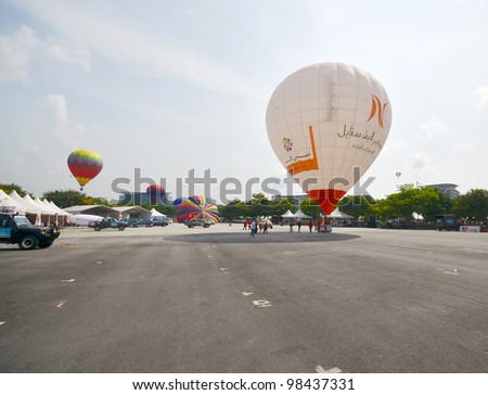 PUTRAJAYA, MALAYSIA-MAR 17: View of hot air balloon is ready to flight up at the 4th Putrajaya International Hot Air Balloon Fiesta Mar 17, 2012 Putrajaya, Malaysia.