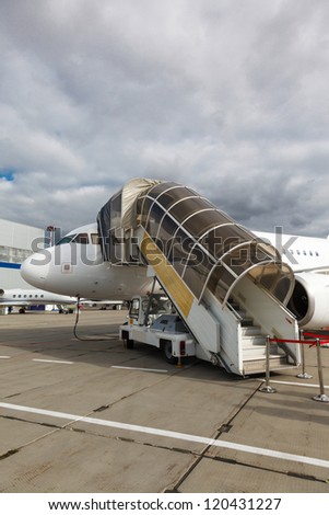 White reactive private jet, the front landing gear and gangways