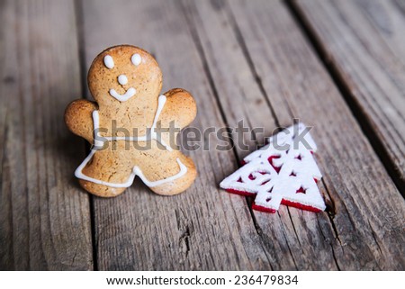 Christmas food. Gingerbread man cookies in Christmas setting. dessert