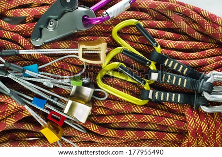 Climbing equipment: dynamic rope, set of climbing chocks, quickdraws and belay device