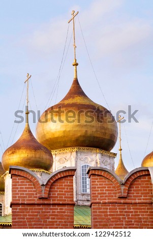 Golden domes of the Cathedral of the Assumption of the brick walls of the Tula Kremlin