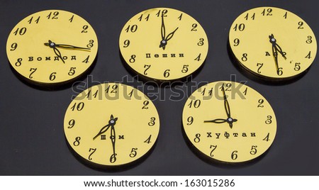 Clocks showing the time all five prayers Muslims