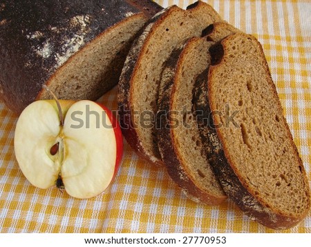 rye bread slices and apple on yellow checkers tablecloth