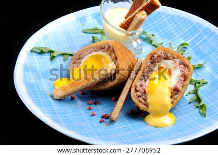 Egg baked in a meat patty