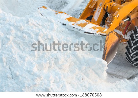 Clearing the road from snow