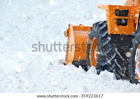 Clearing by the excavator of snow drifts