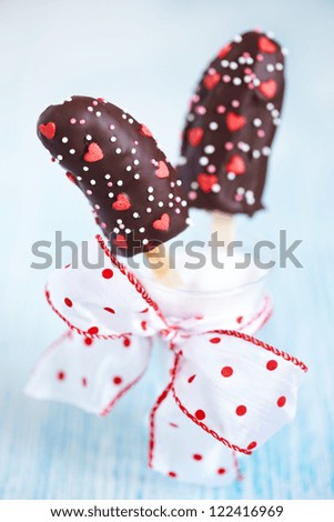 Chocolate Dipped Frozen Bananas for Valentine\'s day