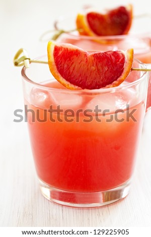 blood orange cocktail with slices of blood orange