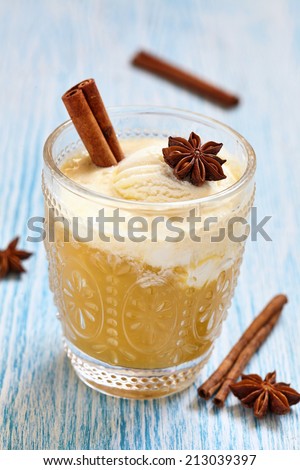 Apple pie flavor cocktail with spices and vanilla ice cream