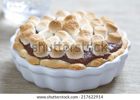 Smore cake with marshmallow, brownie and graham cracker