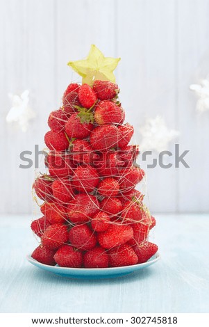 Strawberry Christmas tree with star fruit and caramel