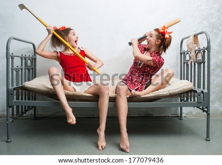 Two women fight on the bed