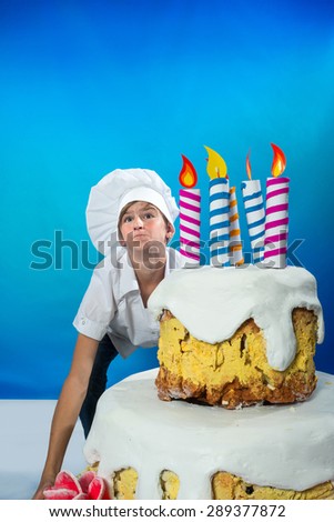 Funny confectioner picks up the big cake