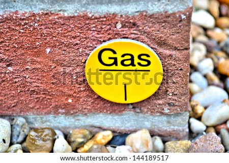 Sign as an indication of a gas pipe in the ground