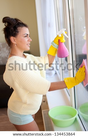 Pretty woman clean the windows