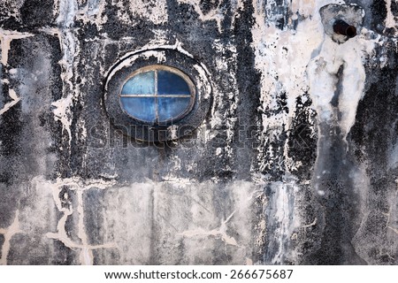 oval window on the old wall