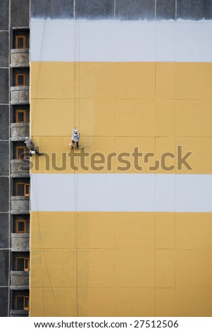 steeplejacks on a concrete wall of a under construction house
