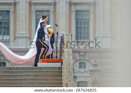 STOCKHOLM - JUN 13, 2015: Prince Carl-Philip preparing for a speech to the public after the Royal wedding with Princess Sofia.