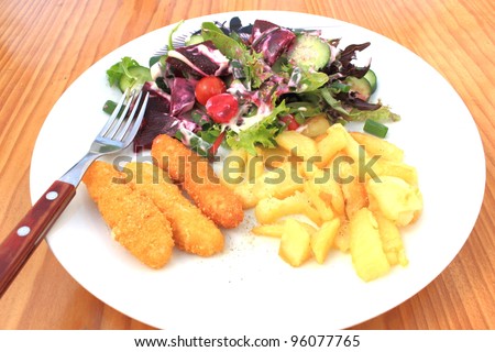 Chicken breast with side salad and crispy chips