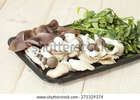 Food pack mushrooms and vegetable
