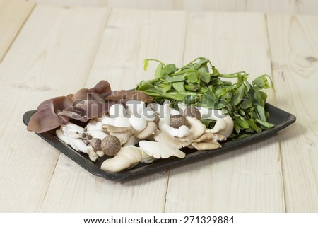 Food pack mushrooms and vegetable