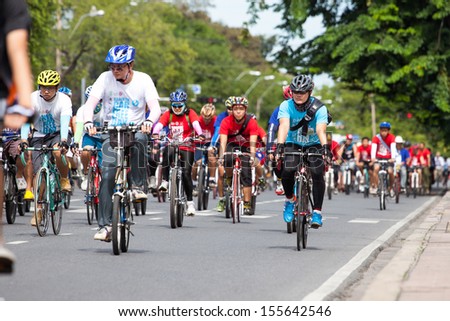 BANGKOK, THAILAND-SEPTEMBER 22: Group of cyclists Participated in the activity Car Free Day  campaign on September 22, 2013 in Bangkok, Thailand.