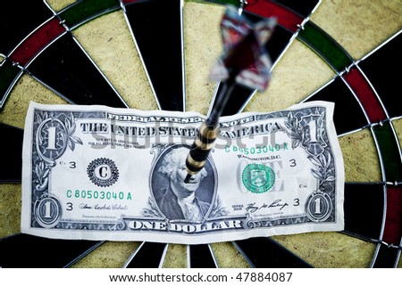 Darts target and dollar in bull\'s-eye