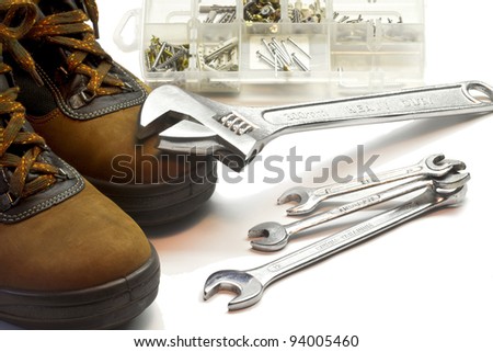 safety shoes with adjustable spanner, open.end spanner and screws mix