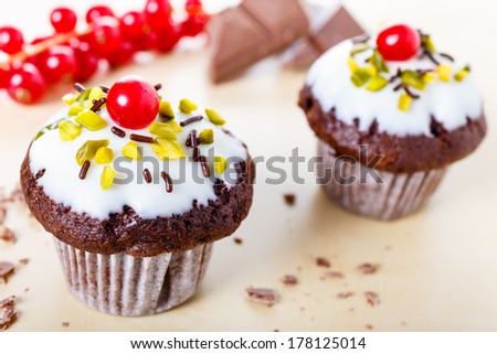 mini cupcakes with red currant and pistachio