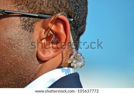 earpiece in a Secret Service agent\'s ear