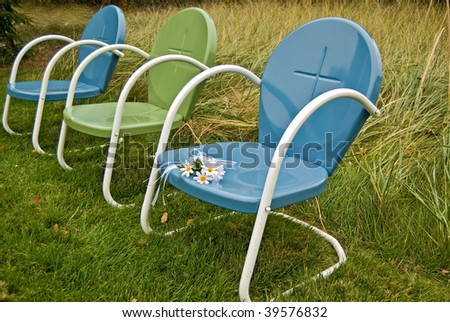 daisy bouquet on lawn chair