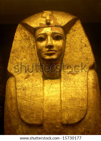 Museo de El Louvre Stock-photo-golden-funerary-figurine-egyptian-antiquities-louvre-museum-in-paris-15730177