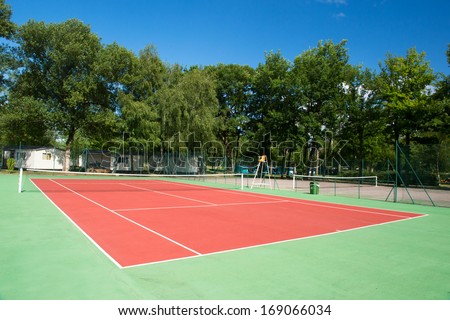 Outdoor tennis court with nobody