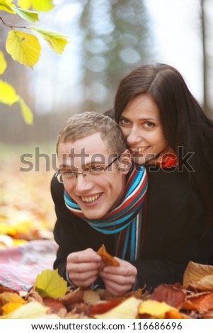 Fall in love with the park, young man and woman hugging
