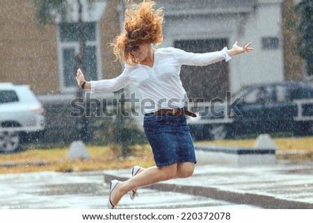 rain city happy girl jumping in the puddle
