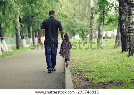 Dad walks with her daughter in the park