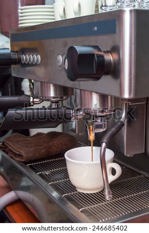espresso, machine, coffee, cup, cafe, shop, drink, hot, bar, barista, brown, maker, cappuccino, heat, prepare, pouring, professiprepare, bari sta, bung, coffee house, coffee-shop, people, coffee shop