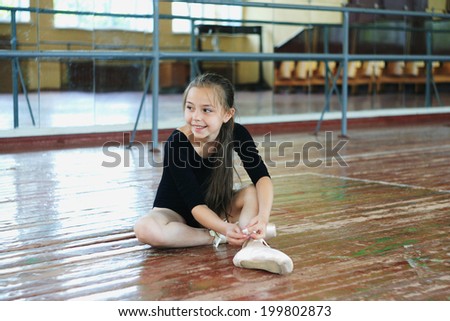 Little girl practice in the dance class