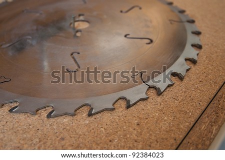 Cutting blade at table