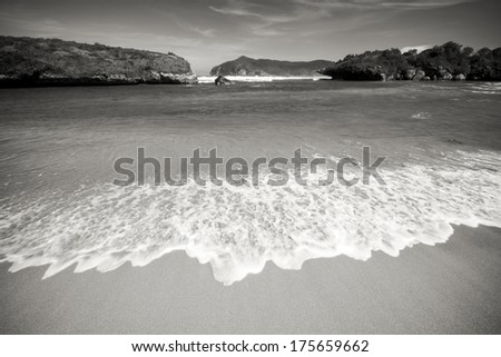 ocean landscape in black and white
