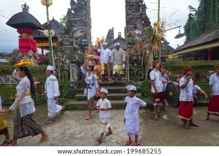 UBUD, BALI, INDONESIA - JUNE 25: Unidentified local people wearing in traditional indonesian clothes take part in traditional Balinese ceremony on June 25, 2013 in Ubud, Indonesia