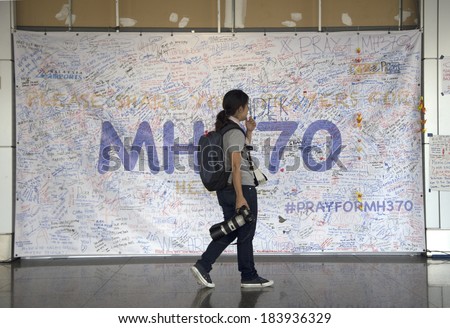 KUALA LUMPUR INTERNATIONAL AIRPORT - MARCH 17: Local media do a coverage on the lost Malaysia Airlines Boeing 777-200ER MH370 on March 17, 2014 in KLIA, Sepang, Malaysia.