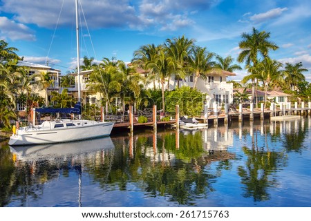 Luxurious yacht and waterfront homes in Fort Lauderdale, Florida