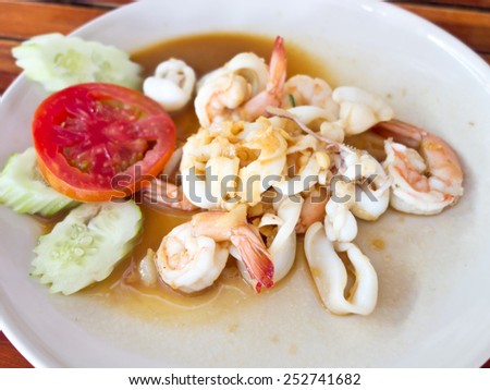 fried shrimps and ring of squid with oyster sauce